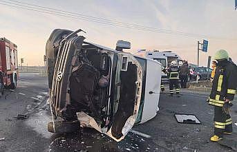 Tekirdağ'da minibüsle hafriyat kamyonu çarpıştı: 6 yaralı