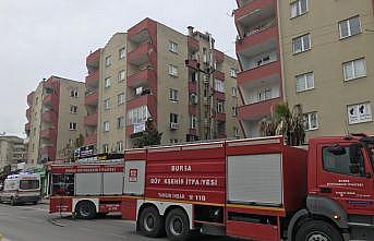 Bursa'da apartmanda çıkan yangında bir kişi dumandan etkilendi