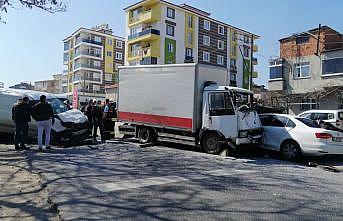 Tekirdağ'da freni boşalan kamyonet 6 araca çarptı: 1 yaralı