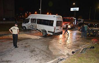 Tekirdağ'da işçi servisi ve otomobil çarpıştı: 8 yaralı