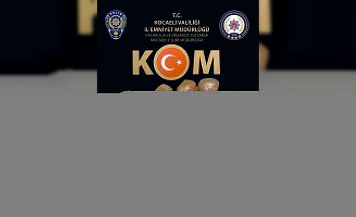 Kocaeli'de gümrük kaçağı makaron ve tütün operasyonu