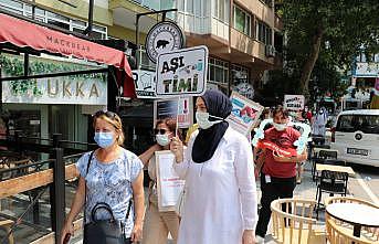 Kocaeli'de sağlık çalışanları aşı farkındalığını artırmak için sokağa çıktı