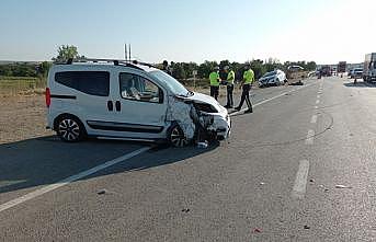 Tekirdağ'da yolun karşısına geçmeye çalışırken otomobilin çarptığı kişi öldü