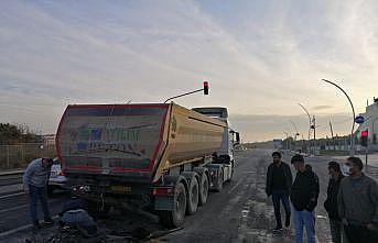 Tekirdağ'da kamyona çarpan hafif ticari aracın sürücüsü öldü