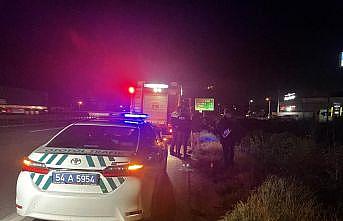 Anadolu Otoyolu'nda hafif ticari aracın devrilmesi sonucu 2 kişi yaralandı