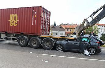 Tekirdağ'da tıra çarpan otomobilin sürücüsü ağır yaralandı