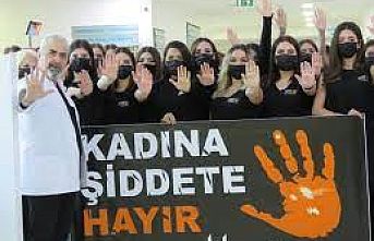 Kırklareli'nde sağlık çalışanları siyah kıyafetle kadına şiddeti protesto etti