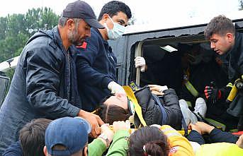 Tekirdağ'da midibüsle çarpışan otomobildeki çift öldü 15 kişi yaralandı