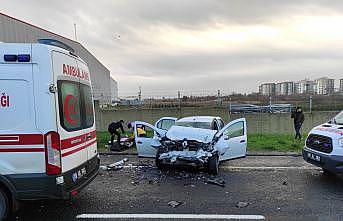 Tekirdağ'da otomobil ile minibüsün çarpıştığı kazada 5 kişi yaralandı