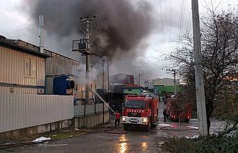 Kocaeli'de geri dönüşüm fabrikasında çıkan yangın kontrol altına alındı