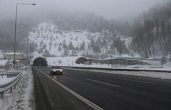 Bolu Dağı'nda kar etkili oluyor