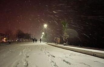 Yalova'da yoğun kar yağışı hayatı olumsuz etkiliyor