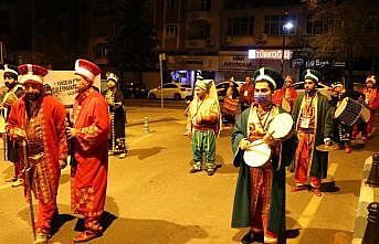 Vatandaşlar sahura mehter marşlarıyla kaldırıldı