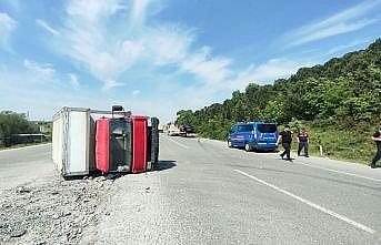 Kamyonetle çarpışan otomobildeki kişi yaralandı