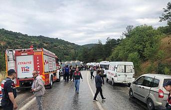 Balıkesir'de minibüs ile kamyon çarpıştı kişi öldü