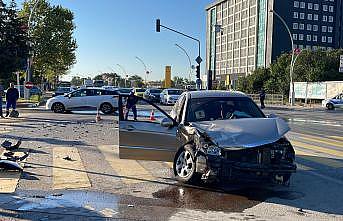 Edirne'de iki otomobilin çarpıştığı kazada 3 kişi yaralandı