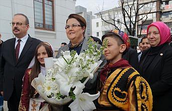 Aile ve Sosyal Hizmetler Bakanı Yanık Bursa'da ziyaretlerde bulundu