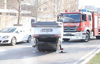 Pendik'te devrilen otomobildeki baba ve oğlu yaralandı