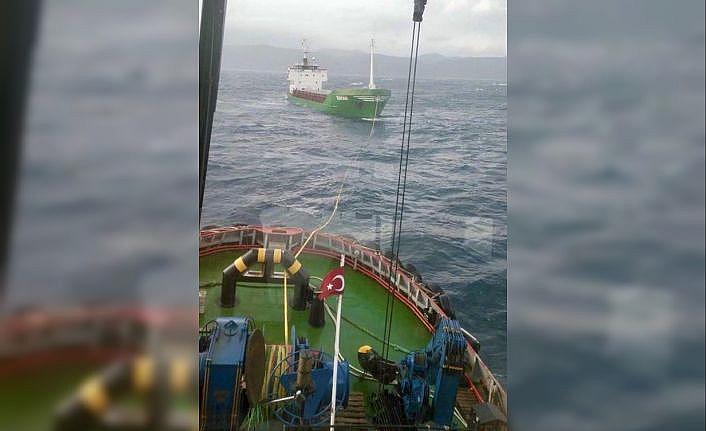 Çanakkale Boğazı girişinde arızalanan gemi demirletildi