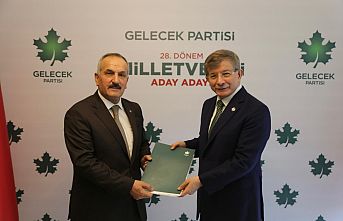 Davutoğlu adaylık başvurularını bizzat aldı