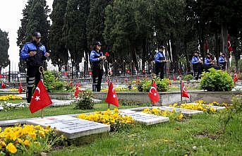 İstanbul'da polislerden bayram öncesi şehitlik ziyareti