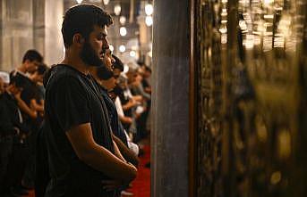 İstanbul'da gençler ve aileler sabah namazında buluştu