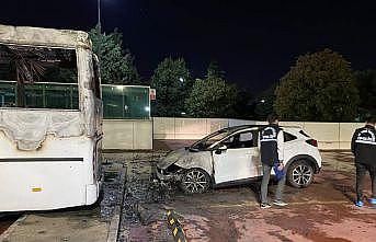 Bayrampaşa'da İSPARK otoparkındaki iki araç yandı