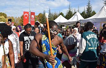 Bilecik'teki Bilim Şenliği'nde uluslararası öğrenciler halk danslarını sergiledi