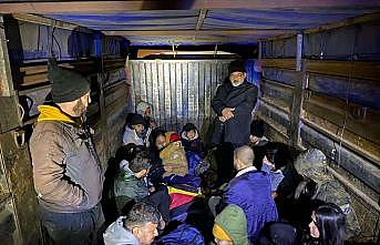 Edirne'de kamyon kasasında 17 düzensiz göçmen yakalandı