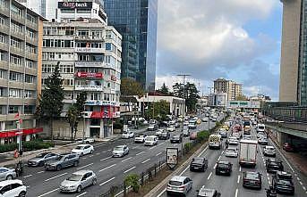 İstanbul'da haftanın ilk günü trafik yoğunluğu yaşanıyor