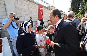 15 TEMMUZ ŞEHİTLERİ İBB ÖNÜNDE ANILDI