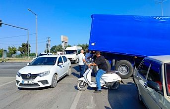 Bursa'da seyir halindeki tırın dorsesi yola düştü!