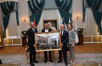 CHP Genel Başkanı Özel, “Bozbey, 100 güne çok önemli hizmetler sığdırdı”