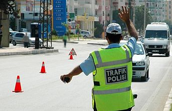 Trafikte bir haftada 450 bine yakın sürücüye işlem yapıldı