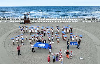 Mavi Bayraklı plajda öğrencilerden anlamlı etkinlik