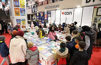 Kitap Fuarına Öğrenci Akını