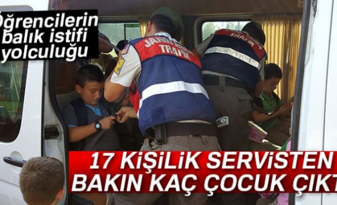 17 kişilik servise 32 öğrenci bindirdi!