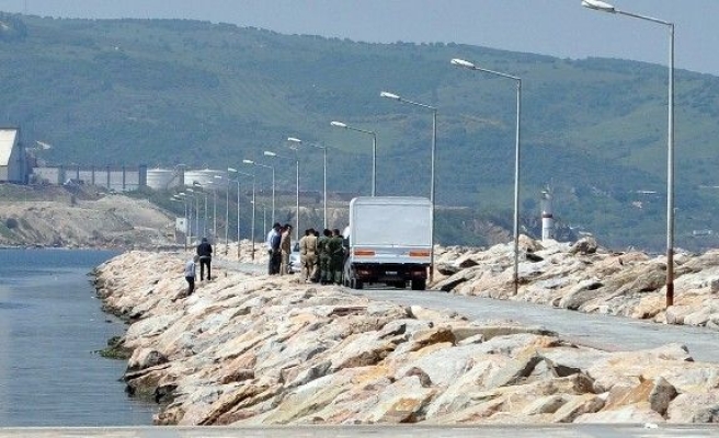 1 Günlük Bebeğini Yastıkla Boğup Denize Attı