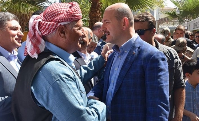 Bakan Soylu Cizre'de vatandaşlarla bayramlaştı