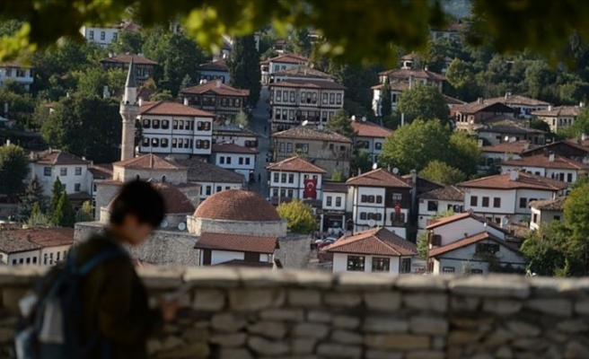 Turistler, Safranbolu'da 'çifte bayram' yaşattı