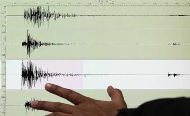 Endonezya'da 5,3 büyüklüğünde deprem