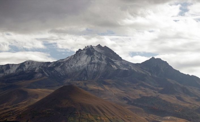 Erciyes beyaz örtüyle kaplandı