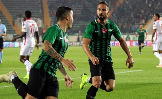 Akhisarspor evinde güldü