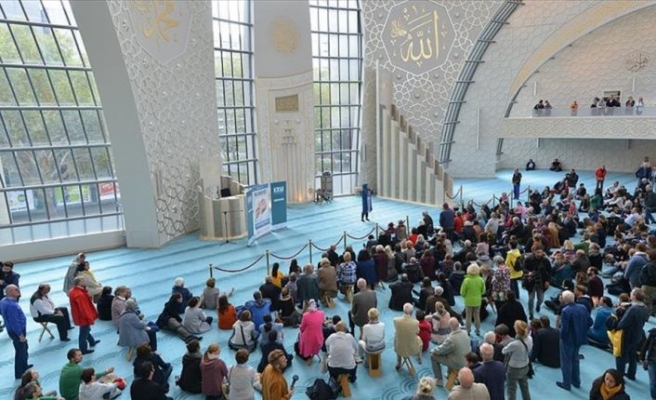 Cumhurbaşkanı Erdoğan'ın açtığı camiye Almanlardan yoğun ilgi