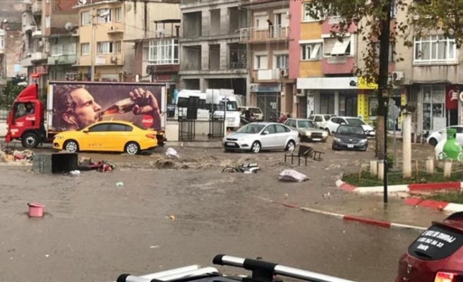 İzmir'de sağanak etkili oldu