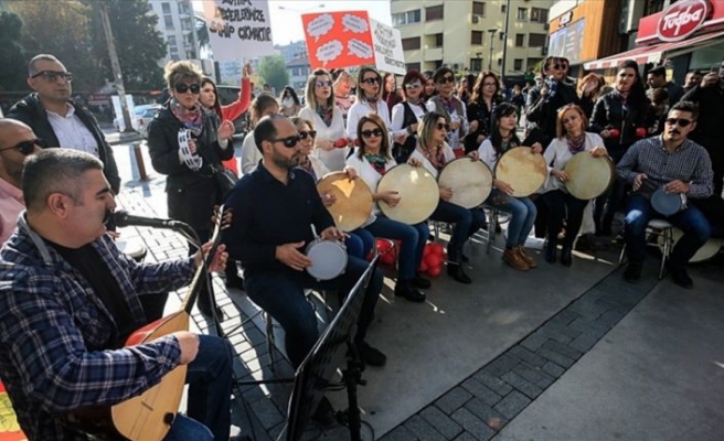 Öğretmenler müziği sokağa taşıdı