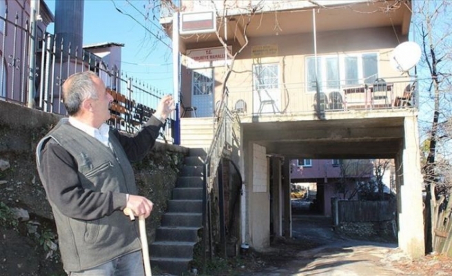 Binanın üstü 'lojman' altı 'yol'