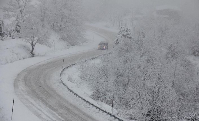 Kar ve tipi nedeniyle 40 yol ulaşıma kapandı