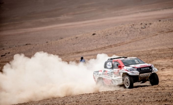 Toyota, Dakar Rallisi'nde liderliğe yükseldi