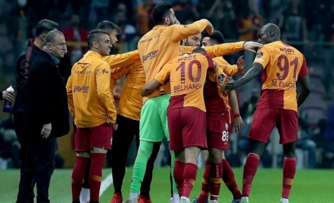 Galatasaray geri dönüşlerle şampiyonluk yarışında